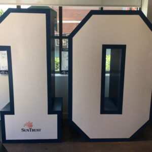 The number 10 is displayed in front of a building.